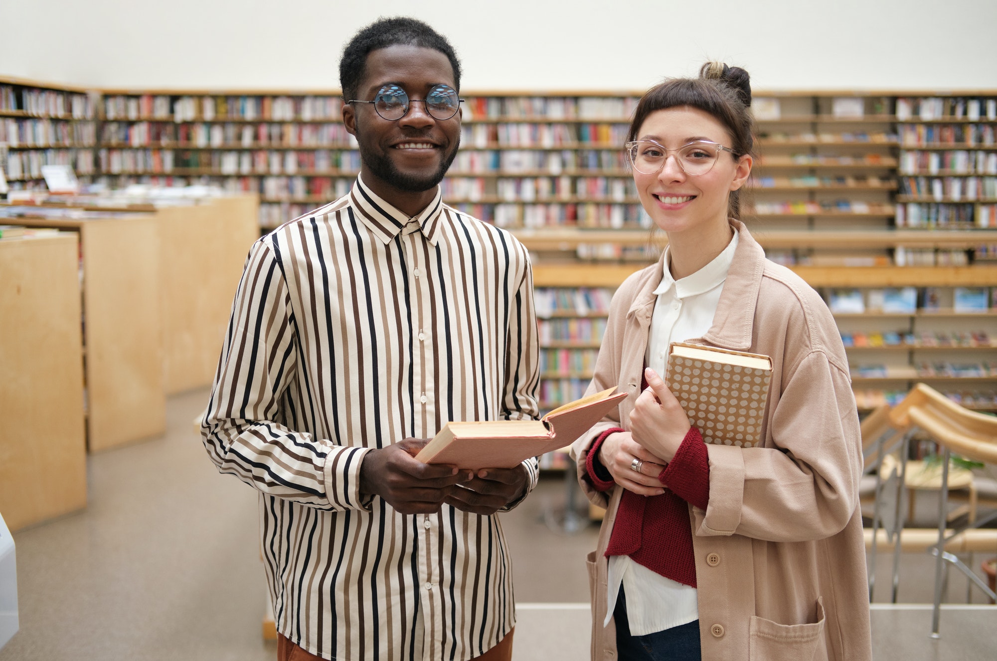 students-standing-in-the-library.jpg